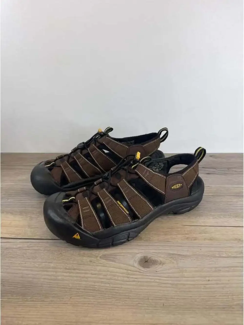KEEN Newport H2 Men's Size 9.5 Waterproof Sandals Brown Yellow